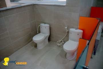 Nhà vệ sinh DinoKinder đạt tiêu chuẩn quốc tế