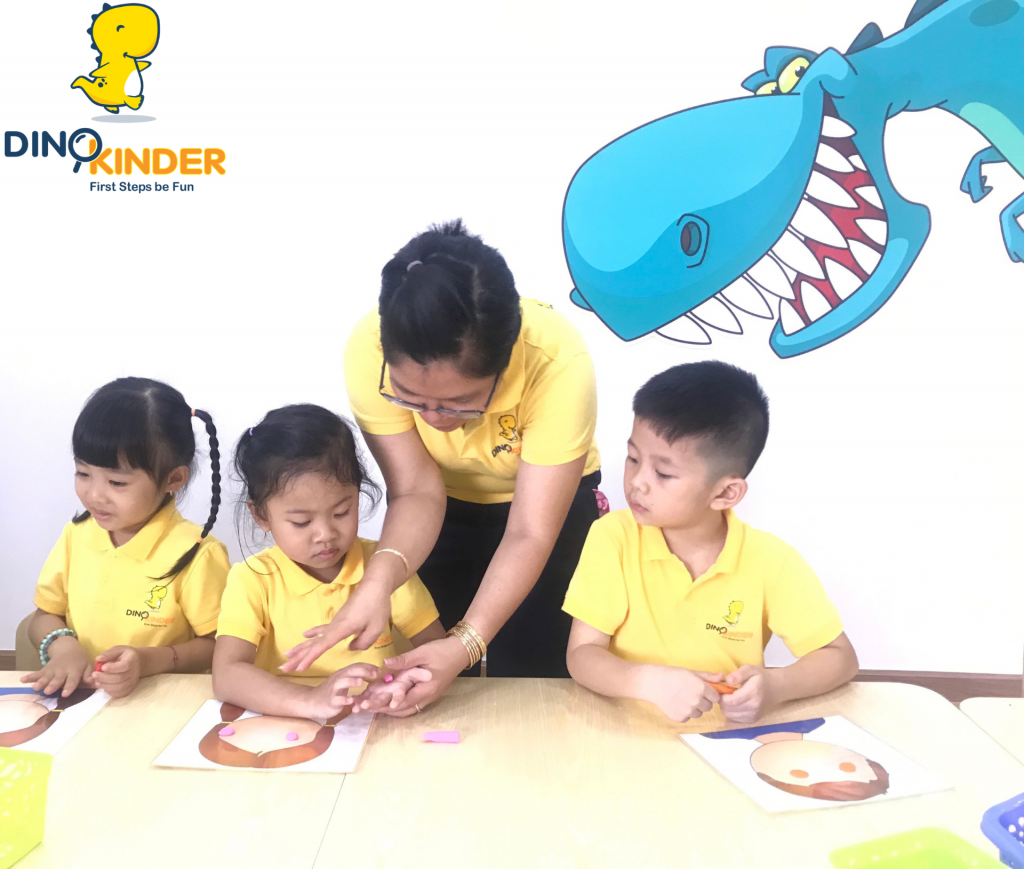 Good morning song at Dinokinder