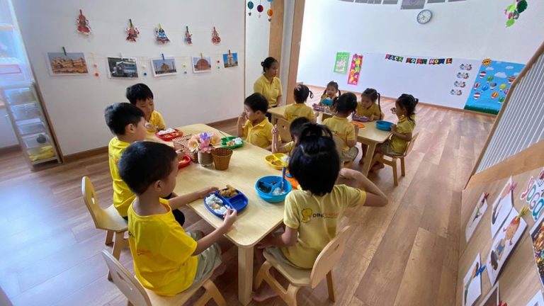 rèn-luyện-kỹ-năng-tự-phục-vụ-cho-bé