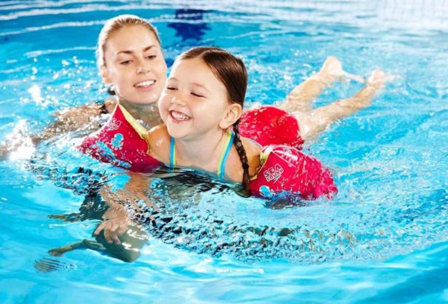 Bơi lội là môn thể thao phát triển toàn bộ nhóm cơ và tăng sức bền cho cơ thể