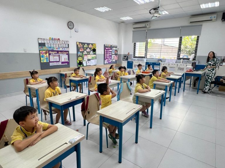 Trẻ mầm non 5 tuổi cần học chữ và số