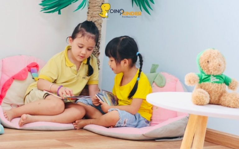 Dấu hiệu khủng hoảng tuổi lên 2